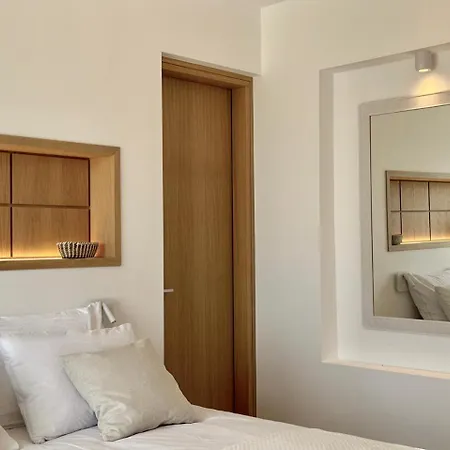 Olive Breeze , Naousa * Isterni (Paros)