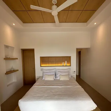 Olive Breeze , Naousa * Isterni (Paros)