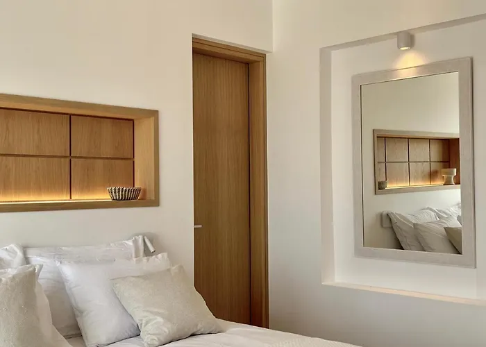 Olive Breeze , Naousa * Isterni (Paros)