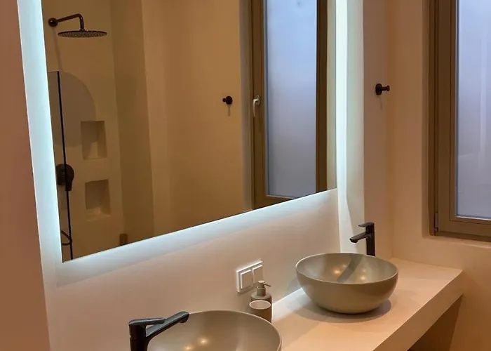 Olive Breeze , Naousa Isterni (Paros)